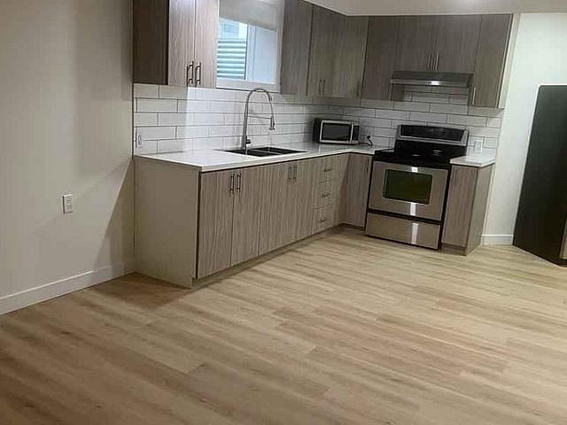 Bright & Private Basement Apartment – Available Dec 1 – 1300$