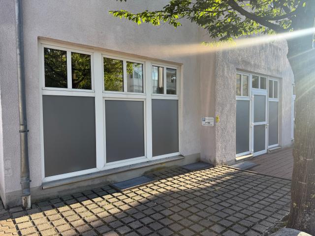 Bright & Quiet 2 Room Apartment in a Prime Location