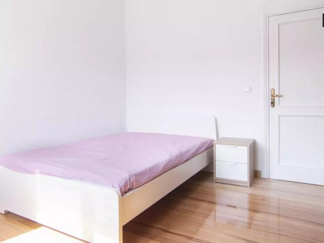 Bright room for rent in 7 bedroom apartment in Prosperidad