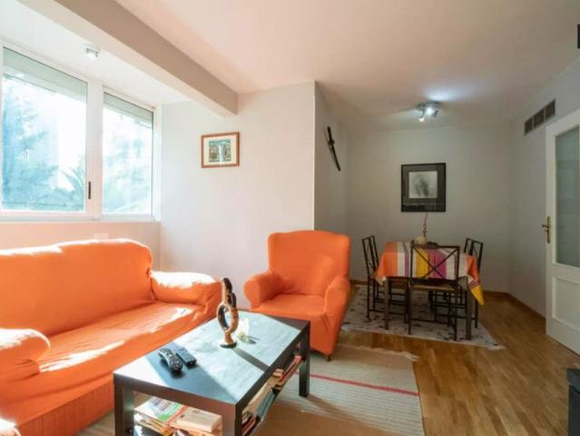 Bright room for rent in 3 bedroom apartment in Aluche