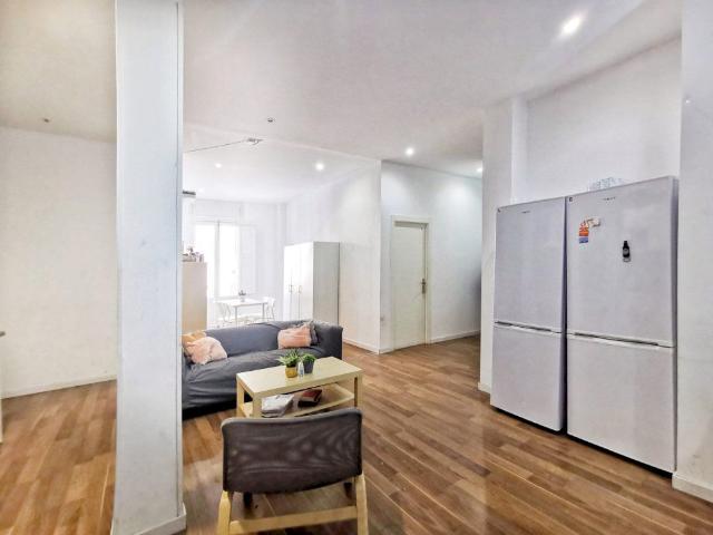 Bright room in Valencia Street