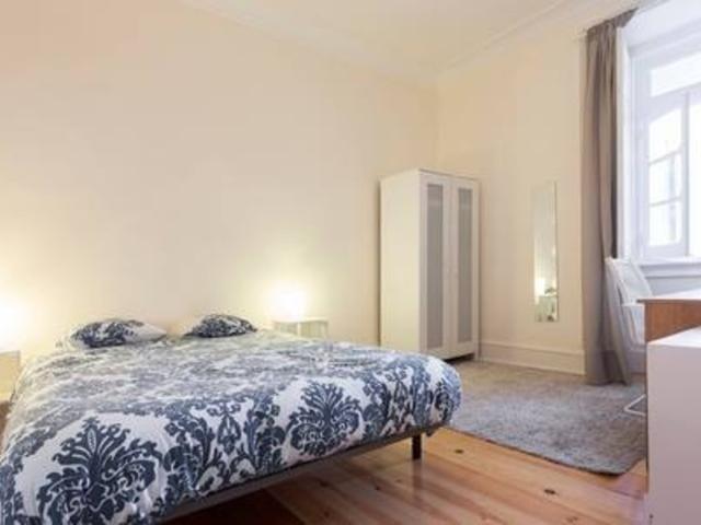 Bright room in Anjos