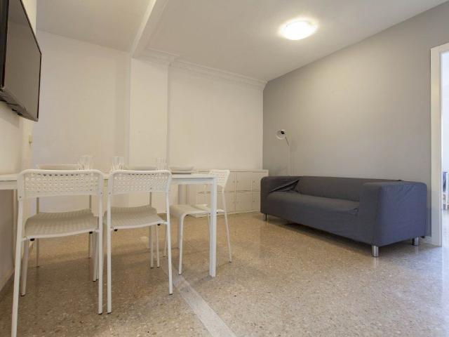 Bright room in Avenida de la Constitución