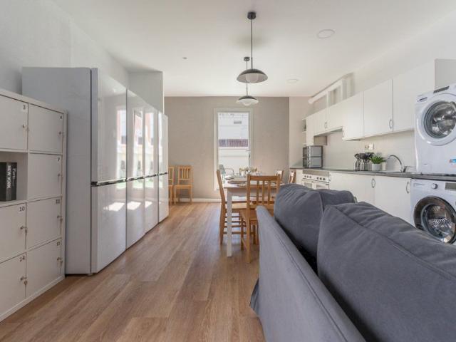 Bright room in Preciados