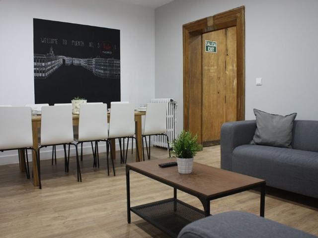 Bright room in Puerta del Sol