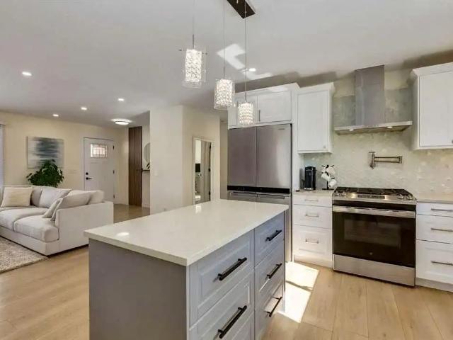 Bright Renovated 3 Bedroom Home in Varsity, near University of Calgary, hospital