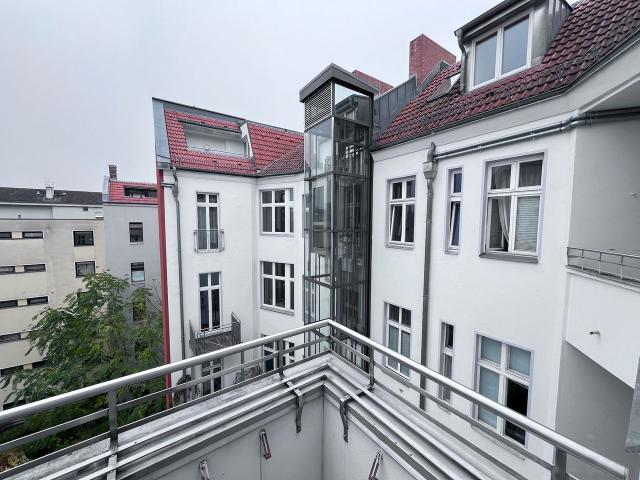 Bright, well designed 2 room apartment in an old building in Charlottenburgsome, quiet flat in Charlottenburg, Berlin Amsterdam Apartments for Rent