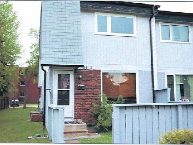 Bright & Well kept 3br Condo Available June 15 – Near U Of M