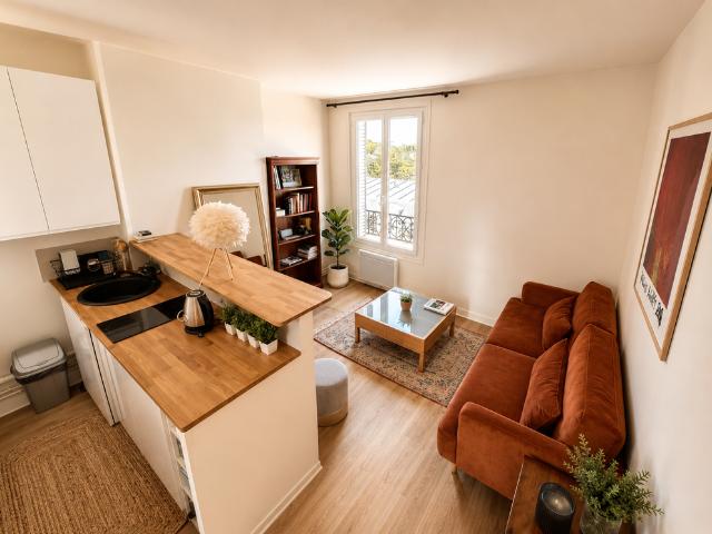 Bright Top Floor Apartment near Roland Garros