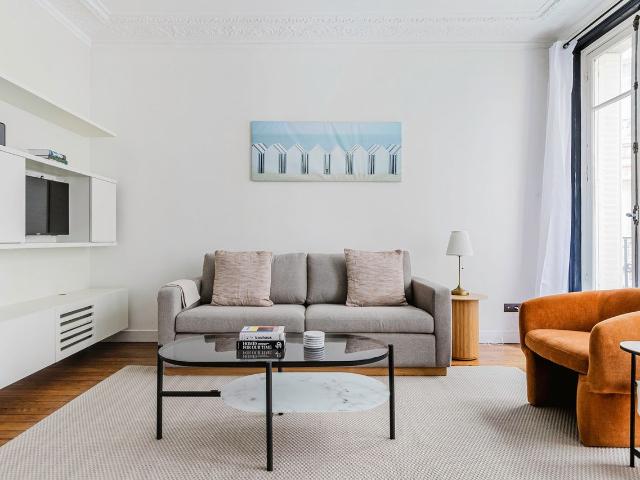 Bright Ternes 2 Bedroom Apartment in Paris, Paris Amsterdam Apartments for Rent