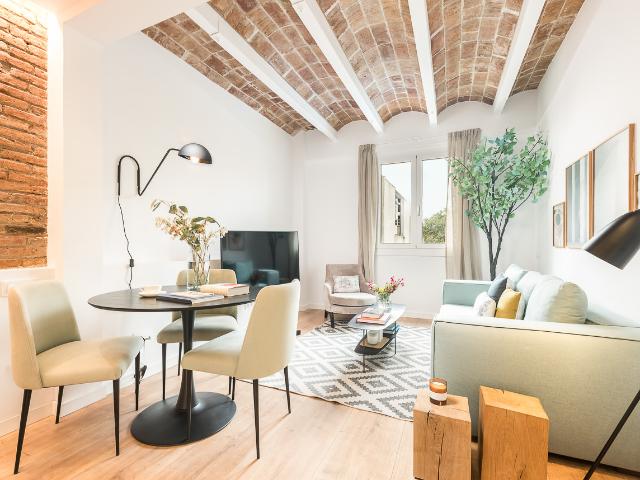 Bright two bedroom apartment in Les Corts