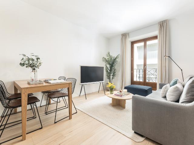 Bright two bedroom apartment in Trafalgar