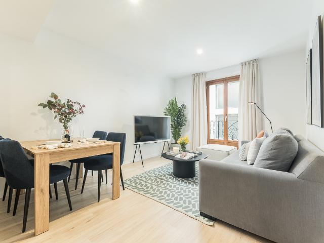 Bright two bedroom apartment in Trafalgar