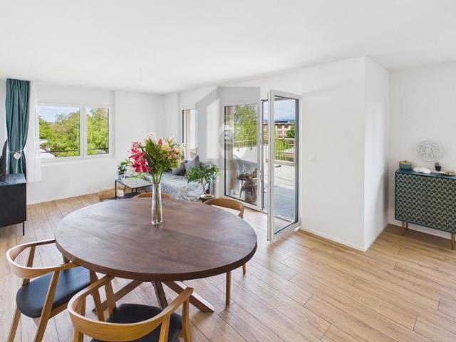 BRIGHT, VIEW AND PRIVACY