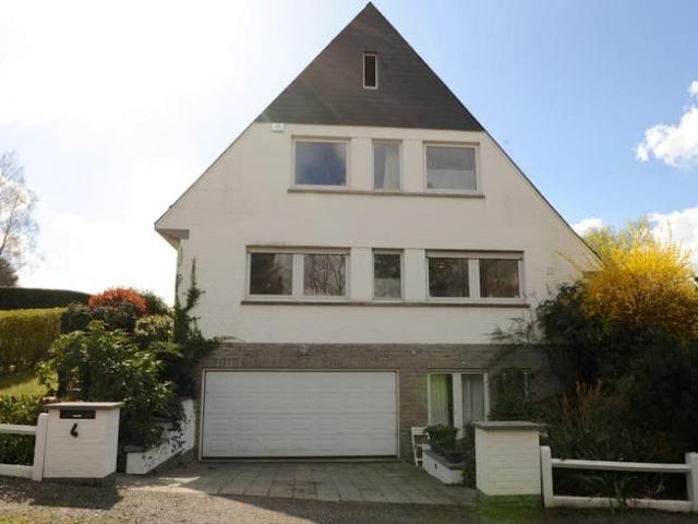 Bright villa, 6 bedrooms, garden and terraces