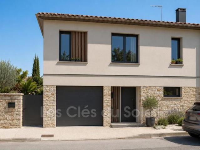 ? BRIGNOLES – CENTRE VILLE Maison de ville 132 m² avec pisci