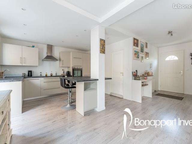 BRIGNAIS CENTRE MAISON JUMELÉE 4 PIÈCES – 92 m² AVEC TERRASSE ET GARAGE