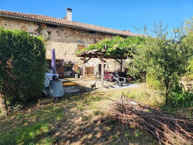 Brillac Maison en pierre avec quare chambres et jardin pri. 208m² Brillac