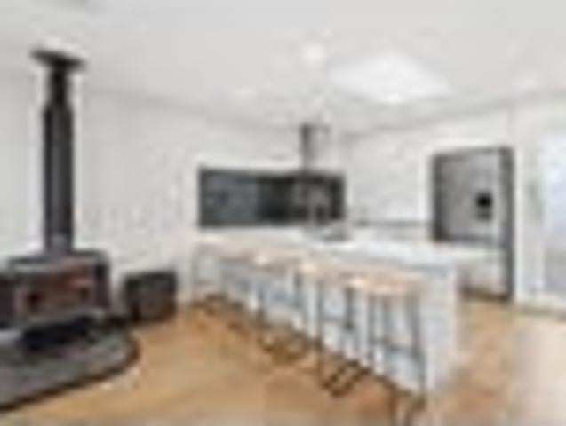 Brilliant family living & Lynmore school zoned