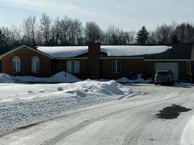 Bring the HORSES Just under 15 Acres 1670 sq Feet 4 bed 2 bath