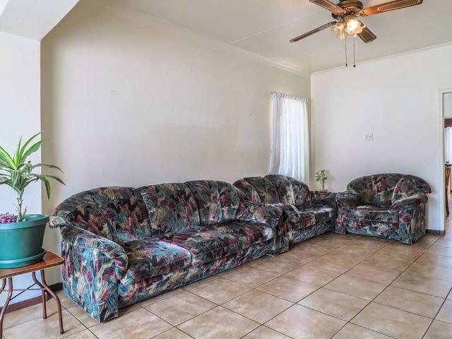 Bring Granny and Grandpa: 3 Bedroom Home With Cottage