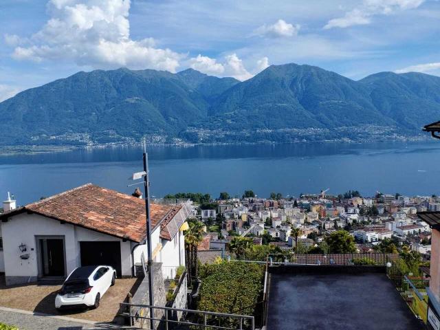 BRIONE SOPRA MINUSIO Typisches Tessiner Haus mit herrlichem Seeblick