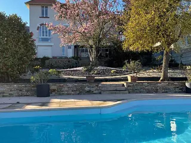 Brissac Loire Aubance 49320 Achat / Vente maison 9 pièces t9 au dernier étage piscine