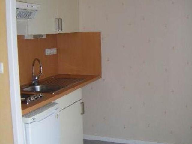BRUZ, Place du Vert Buisson Robert BARRE, Appartement T1 25.95 m² au 3ème étage sans asce.