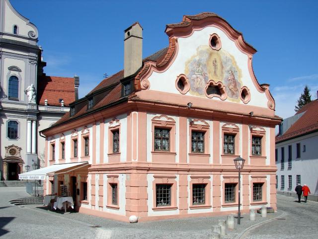 Bruder Konrad Platz Denkmalobjekt in bester Stadtlage