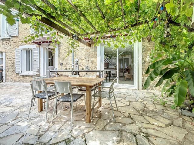 Brueil en Vexin – maison en pierre rénovée, jardin et 60 m² de potentiel supplémentaire