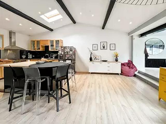 Bruges 33520 Achat / Vente maison 6 pièces t6 au dernier étage parking