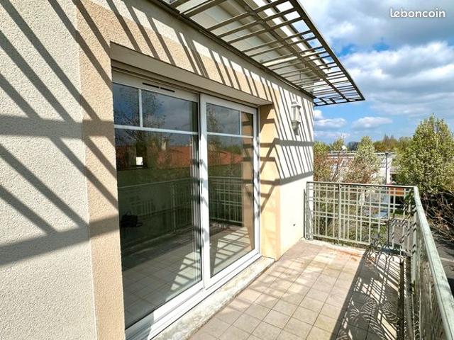 Bruges bel appartement T3 de 66m2 avec balcon et parkings