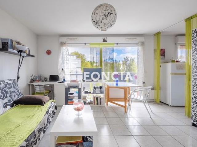 Bruges Grand T1 avec balcon et parking