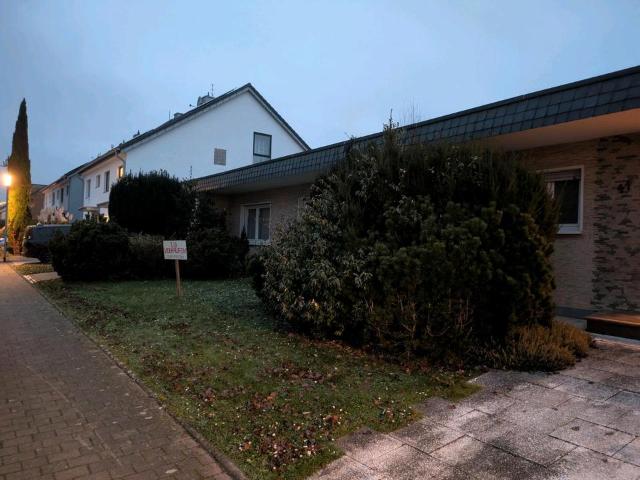 Brühl Schwadorf, Bungalow mit großem Garten