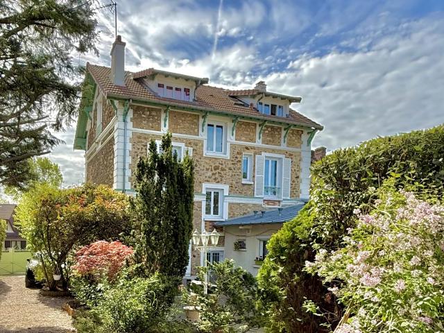 BRUNOY – Quartier des Deux Vallées – Élégante demeure de caractè
