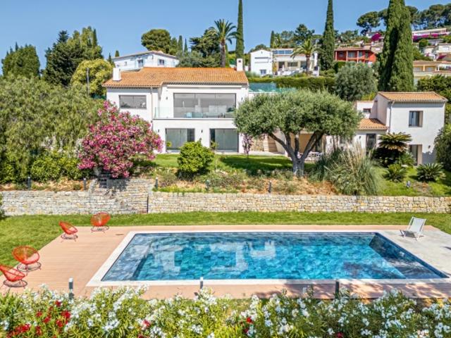 BRUSQUETS / RETENAOU MAISON RENOVEE AVEC VUE MER, DEPENDANCES ET PISCINE