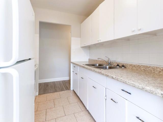 Bryn Mawr Apartments 2 Bedroom Apartment for Rent at 620 Berkshire Rd, Sarnia, ON N7V 1Y8 Rosedale