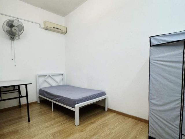 BU2 Walking distance to MRT 1 Utama Middle Room at Bandar Utama