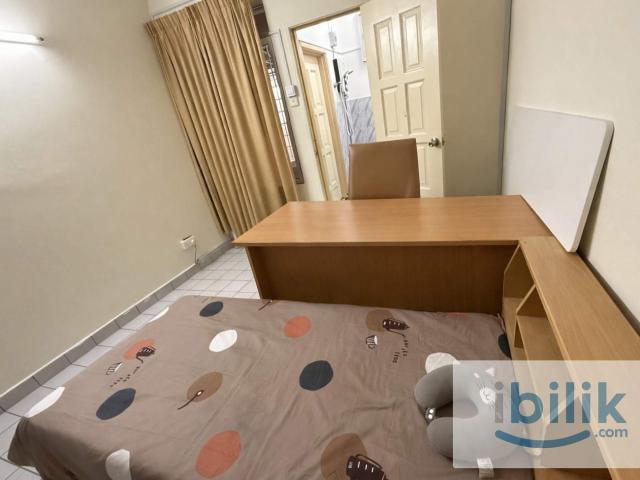 BU4 large room to let