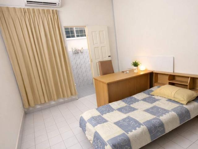 BU 4, downstairs large room available for rent rm 700