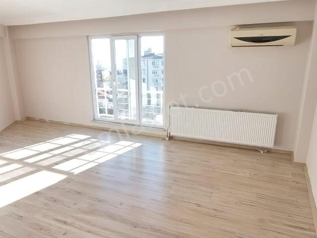 Buçuktepe Su Deposu Mevkiinde Arakat Asansörlü 3+1 Kiralık Daire