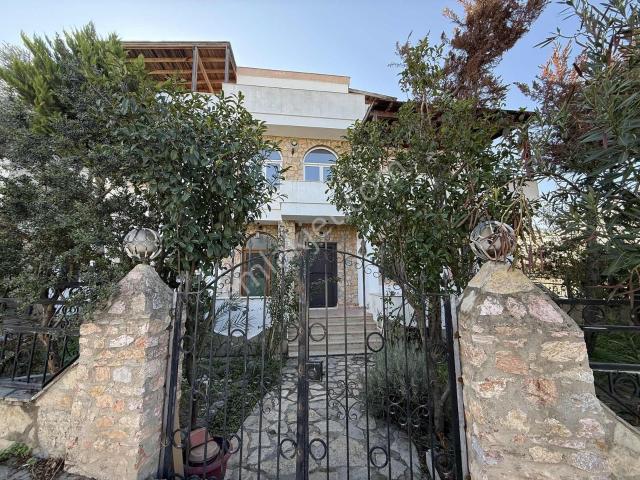 Bu Fiyat, Bu Büyüklük Fırsatı ! Müstakil Villa Arsa Fiyatına!