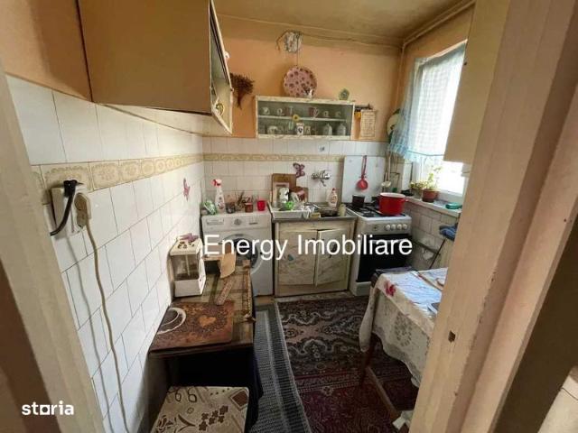 Buna ziua. /Vand un apartament cu 3 camere. In zona cartier 1848