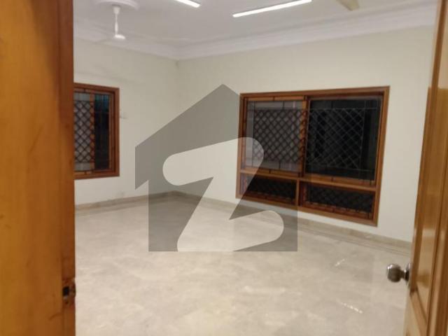 Bungalow 500 Yards Available for Rent in Commercial use Block 5, Clifton Block 5