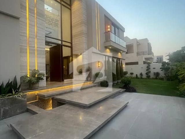 Bungalow 1000 yard for slightly used just like new sale in dha phase 8, karachi