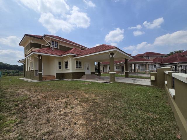 Bungalow 2 tingkat Endlot Atas Bukit Taman Desa Anjung Putra