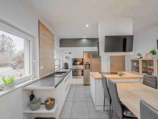 BUNGALOW 3ch 6poss + Jardin, Piscine + garage et parking