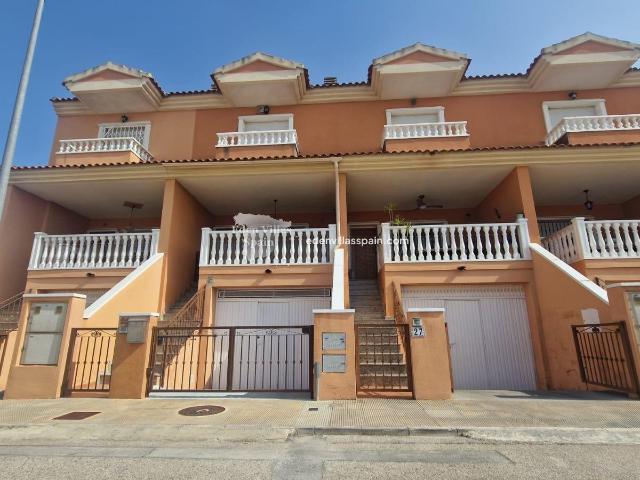 Bungalow Totalmente Amueblado De 3 Dormitorios Y 4 Baños En. 190m² Alicante