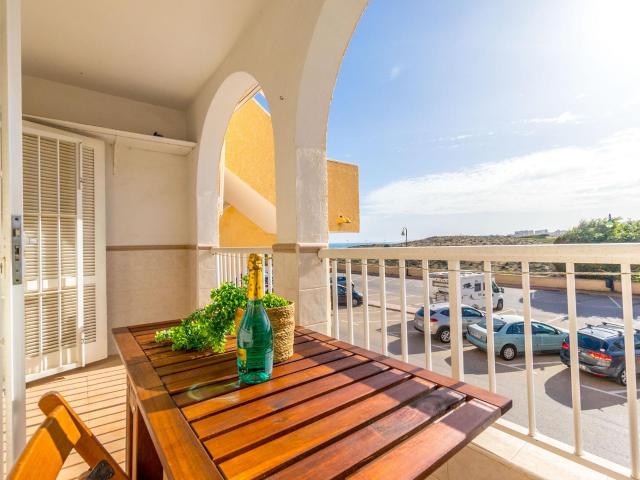 Bungalow totalmente reformado orientado al sur, a pocos pasos de la playa de La Mata
