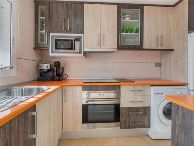 Bungalow totalmente reformado orientado al sur, a pocos pasos de la playa de La Mata